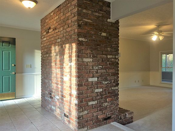 Foyer between DR and LR