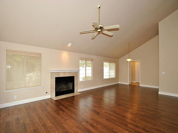 3rd image of 9196 N Woodlawn Dr