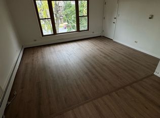 9030 S Roberts Rd, Hickory Hills, IL 60457