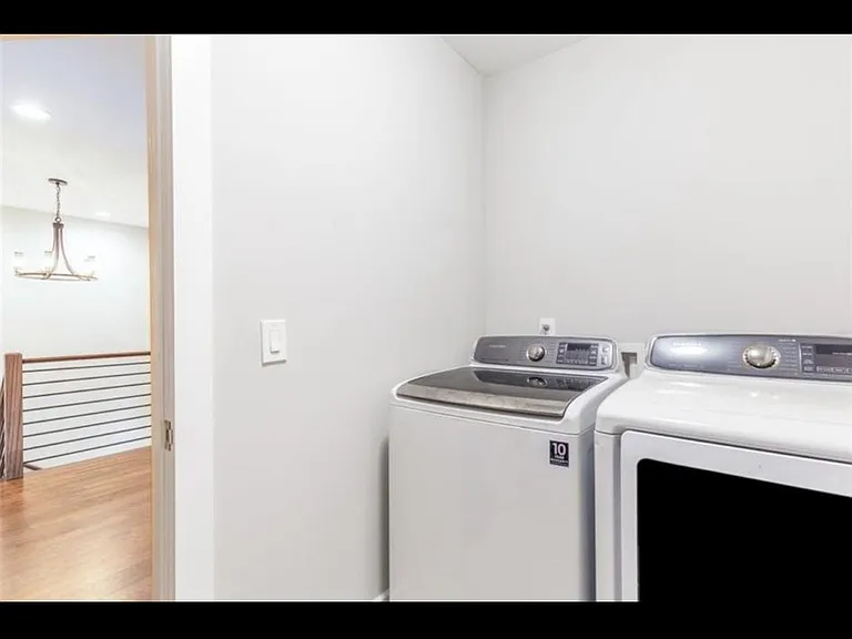 2039 Glendale Dr — Photo 34