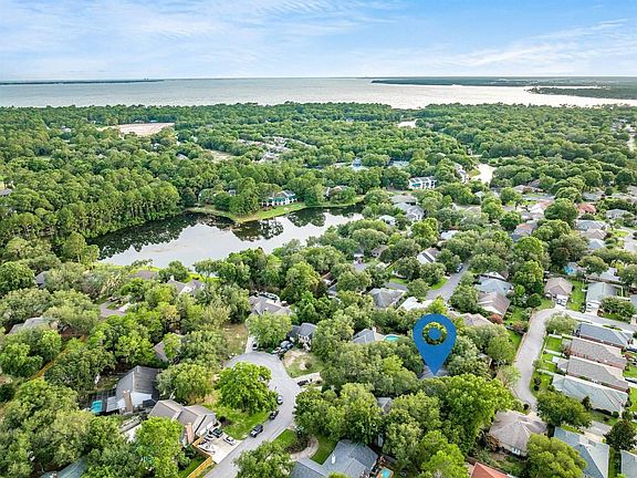 5th image of 526 Garden Oaks Cv