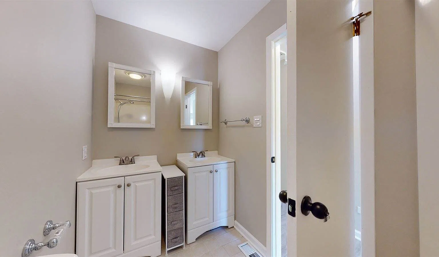 3 bed, 1.5 bath, 1515 sqft, $3,200 — Photo 4
