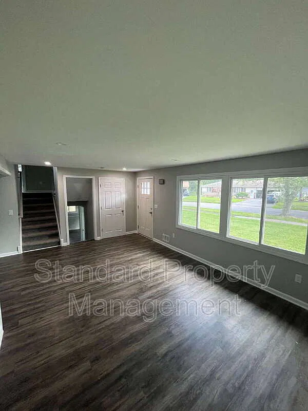 4 bed, 1.5 bath, 1730 sqft, $2,500 — Photo 4