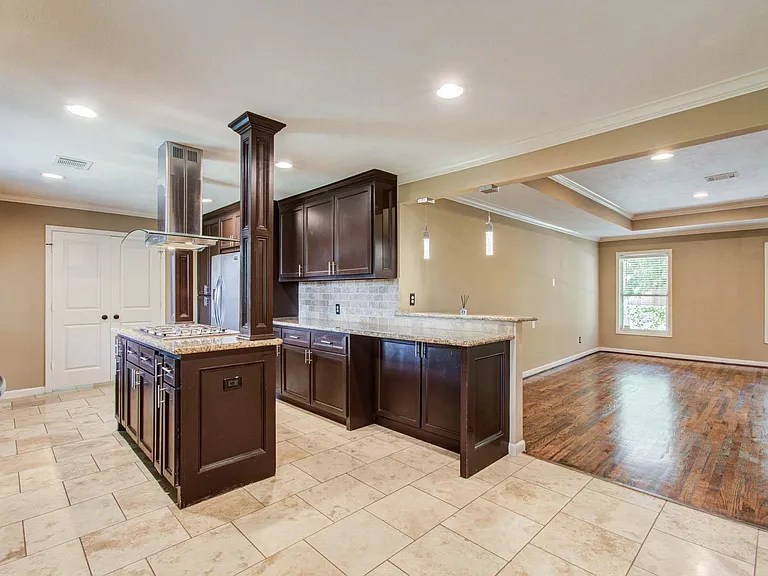 11422 Endicott Ln — Photo 9