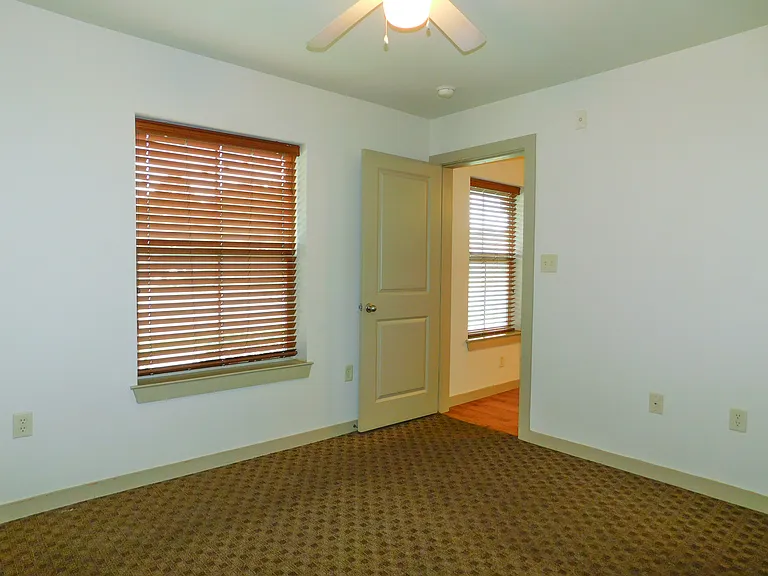 1512 N Elm St #101 — Photo 9