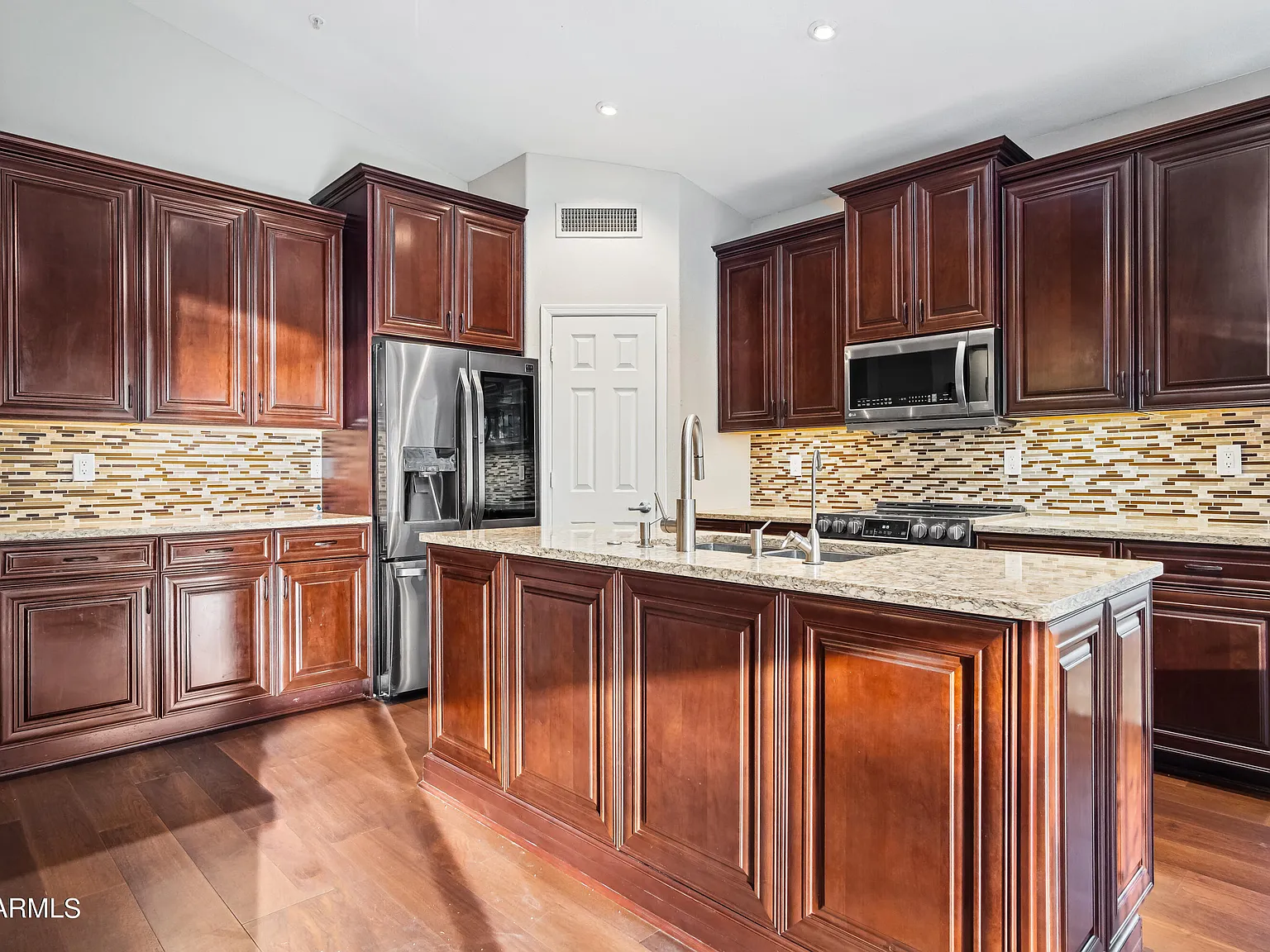 3 bed, 2.0 bath, 1752 sqft, $3,600 — Photo 4
