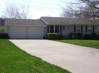 305 Santa Barbara Dr, Effingham, IL 62401