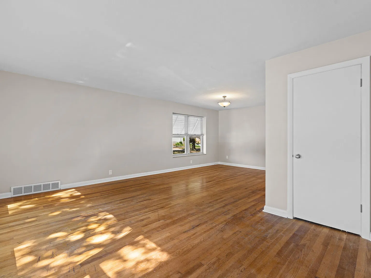 2 bed, 1118 sqft, $1,500 — Photo 2