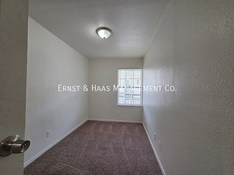 2035 Pine Ave #7 — Photo 16