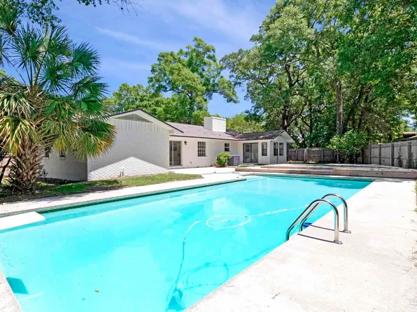 5745 Avenida Robledal, Pensacola, FL 32504