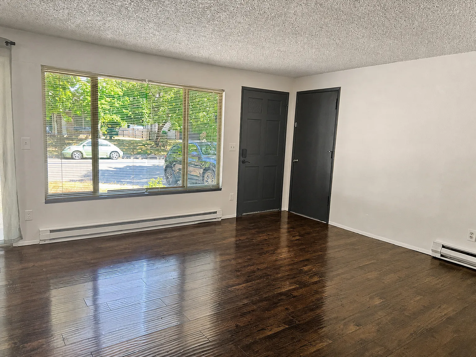 2 bed, 900 sqft, $1,695 — Photo 4