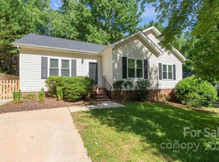 7621 Winterset Dr, Charlotte, NC 28270