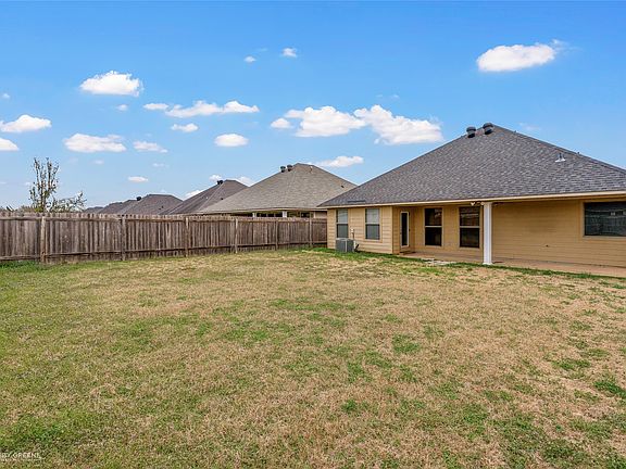3rd image of 3722 Sabine Pass Dr