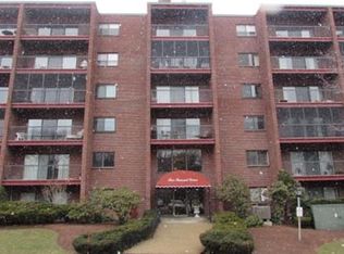 2 Summit Dr APT 64, Reading, MA 01867