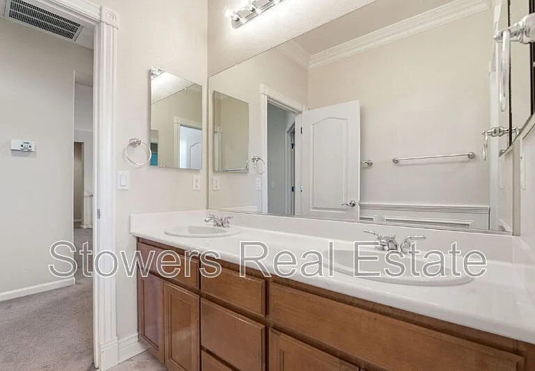 145 Bryant Ct — Photo 39