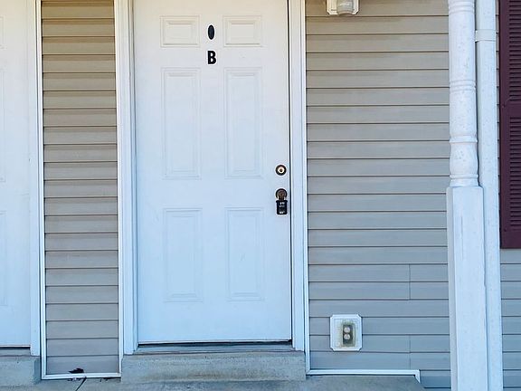 2nd image of 2809 Cobalt Dr APT B