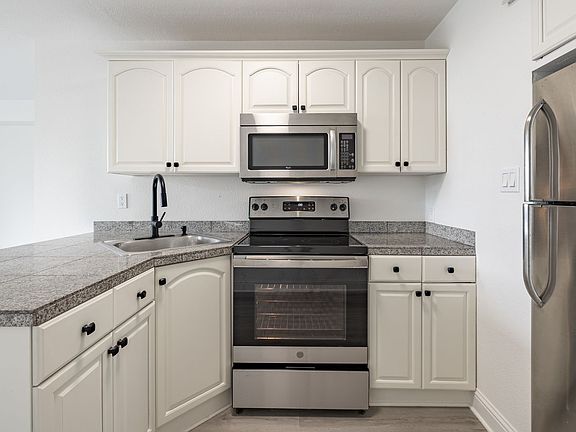3rd image of 940 Guerrero St APT 2