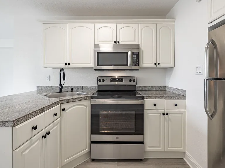 940 Guerrero St — Photo 14