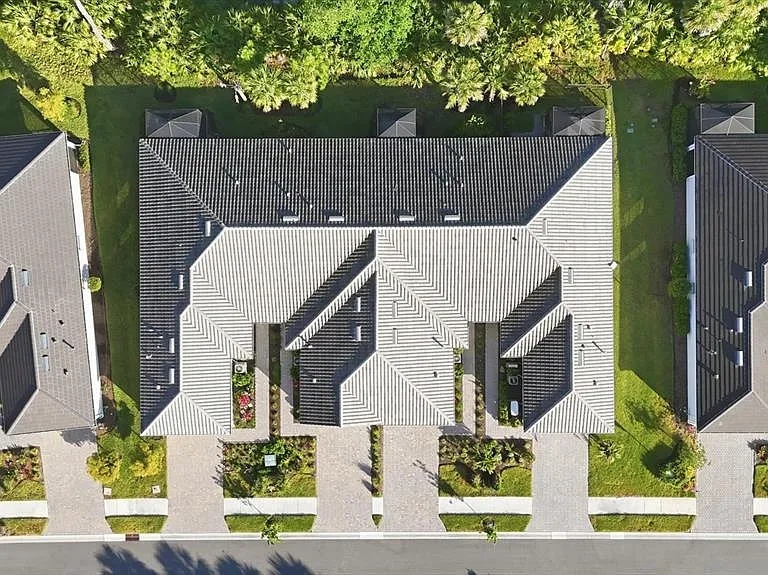 25029 Pearl Lake Cir — Photo 43