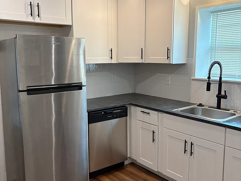515 W Woodbine Ave — Photo 4