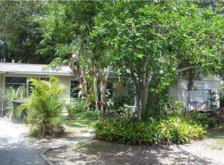 1008 Robinson Dr N, Saint Petersburg, FL 33710