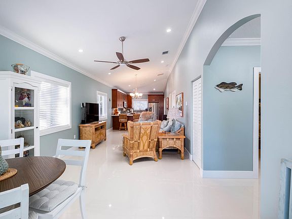 4th image of 53 Jenny Ln