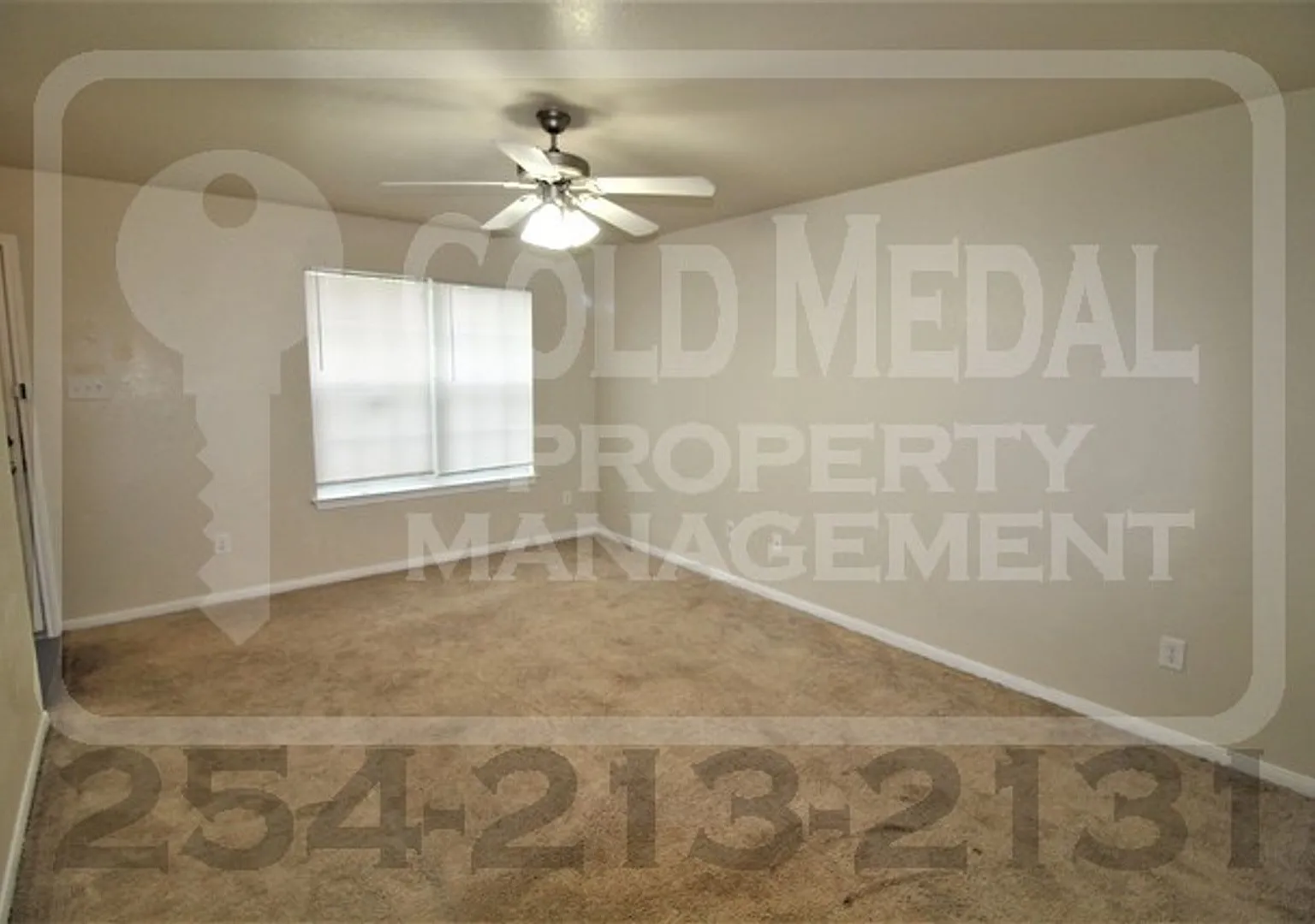 401 W Ave E — Photo 2