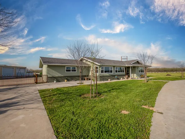 15521 E Lincoln Avenue, Parlier, CA 93648