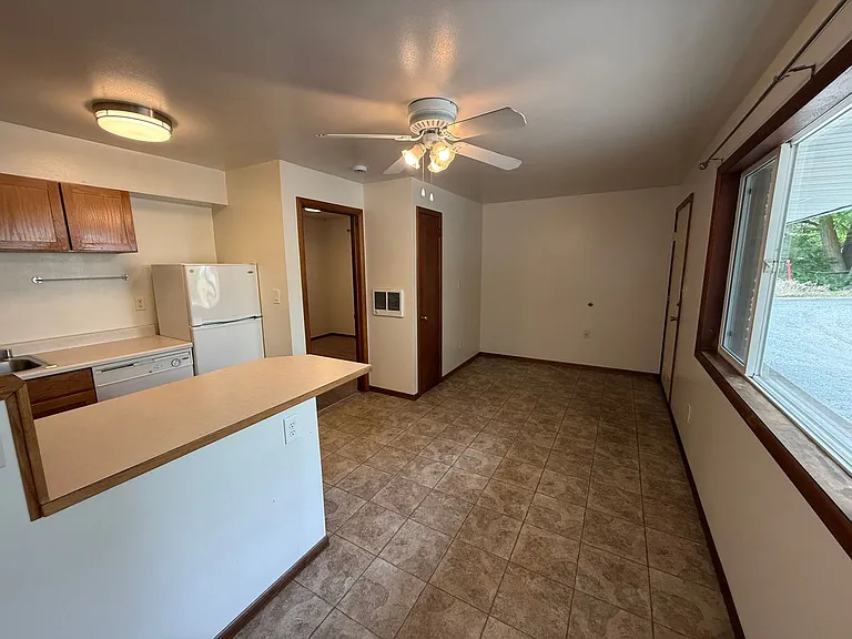 607 C Street in Cheney Near EWU Campus! — Photo 6