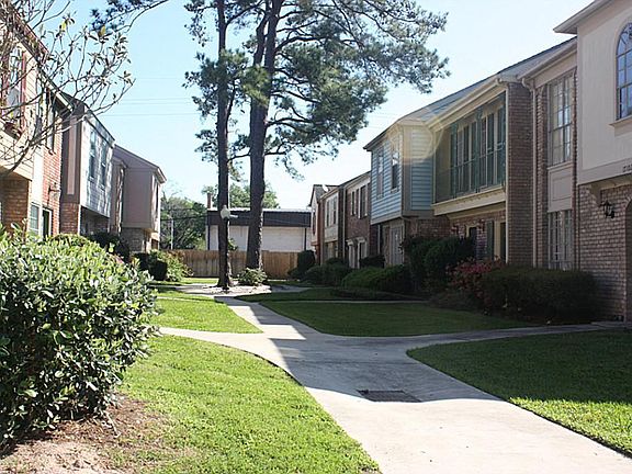 4th image of 17112 Beaver Springs Dr #8