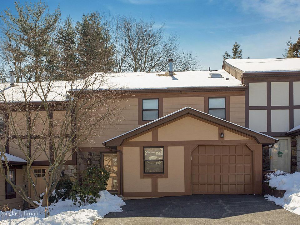 1st image of 6 Village Ln