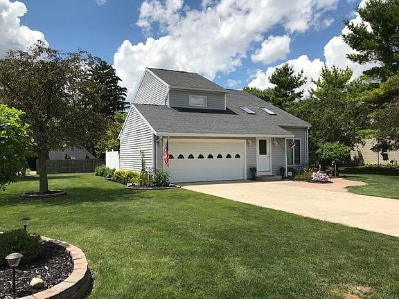 2nd image of 704 Fountain Cir