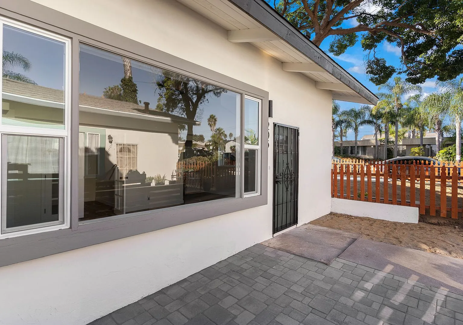 2BR with Private Yard & Laundry in PB — Photo 4