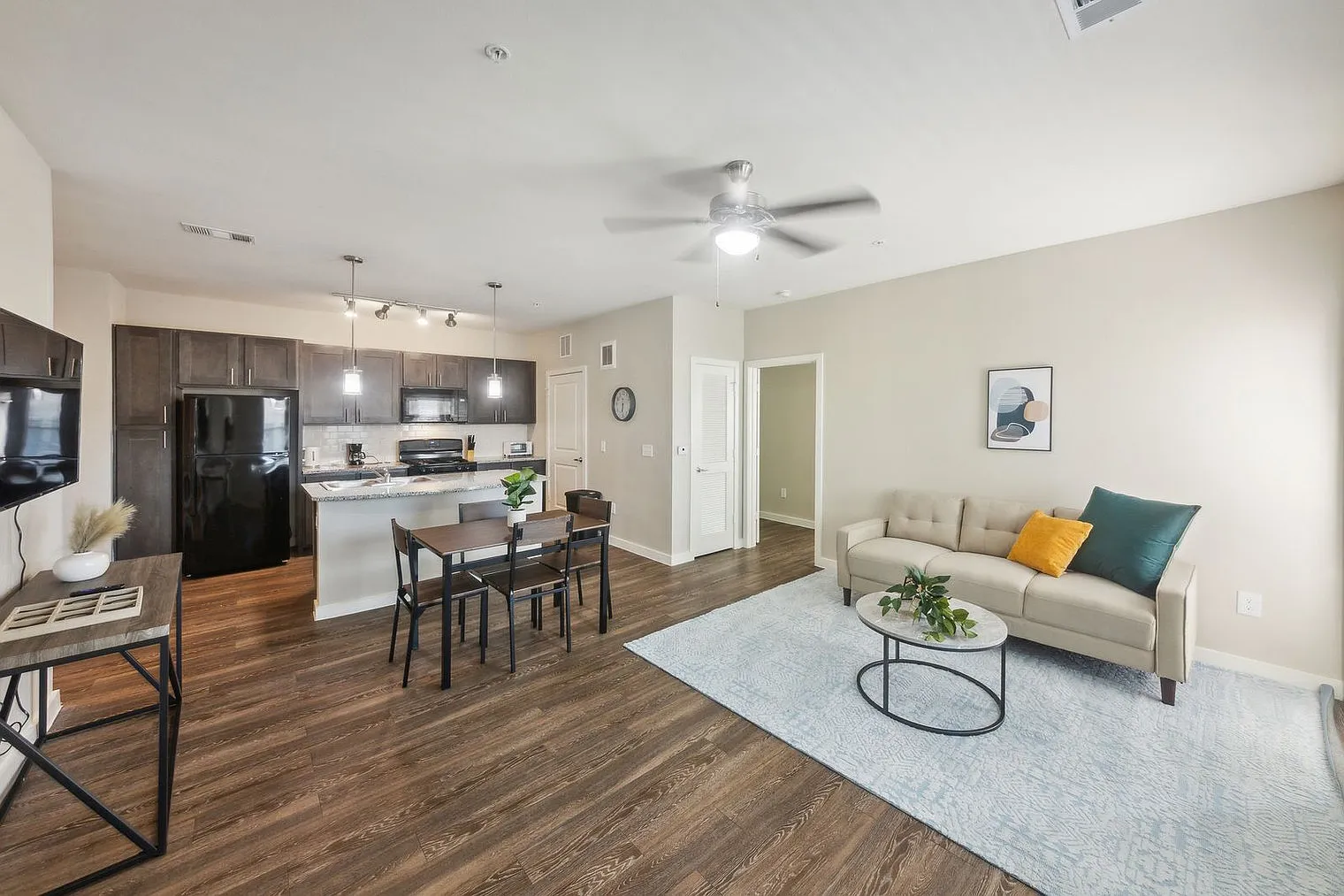 2 bed, 2.0 bath, 1108 sqft, $3,672 — Photo 4