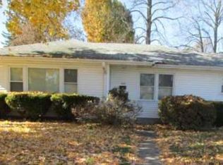 200 N Dewey St, Troy, IL 62294