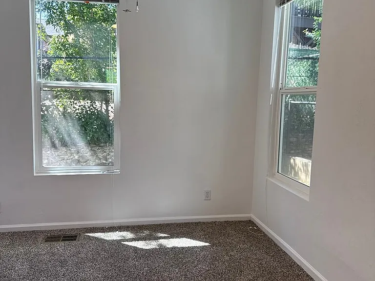 1144 Willis St — Photo 11