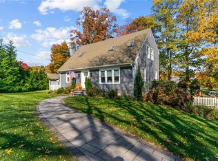 12 Bray Ln, Bristol, RI 02809