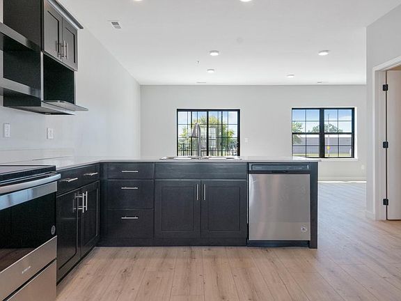 5th image of 150 S 15th St #150