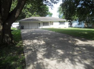 3415 Tucson Dr, Cedar Falls, IA 50613