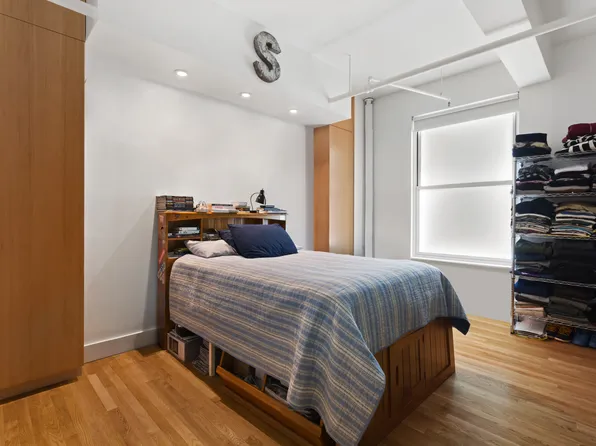 335 West 38th Street image 16 of 21