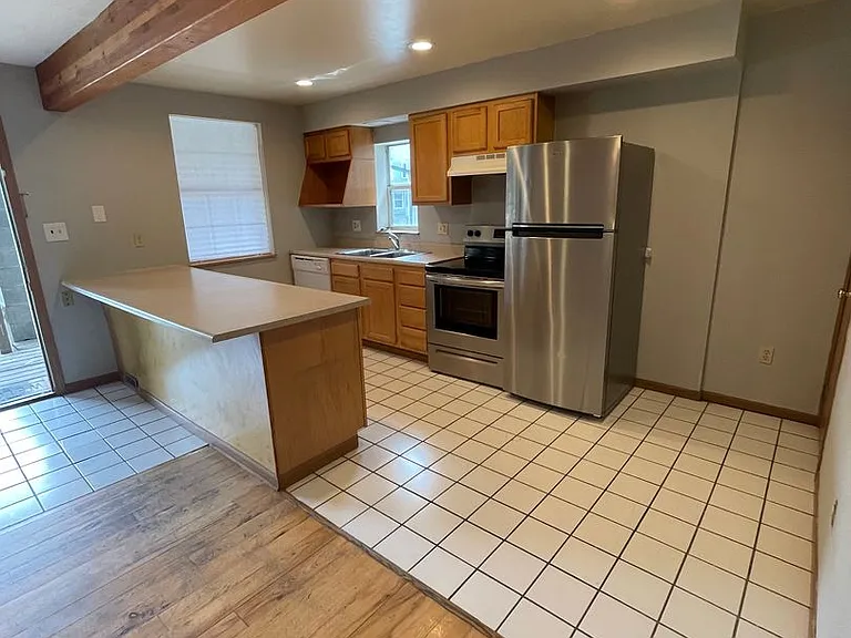 2163 Indianola Ave — Photo 24
