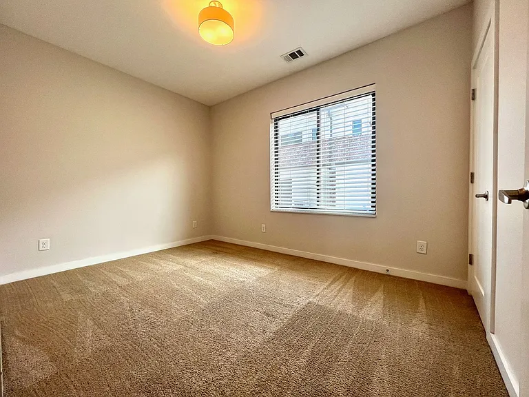 1035 Chester Ave #2 — Photo 13
