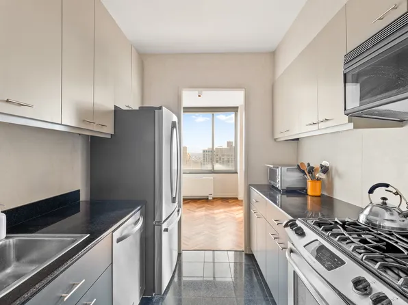 360 East 88th Street image 4 of 7