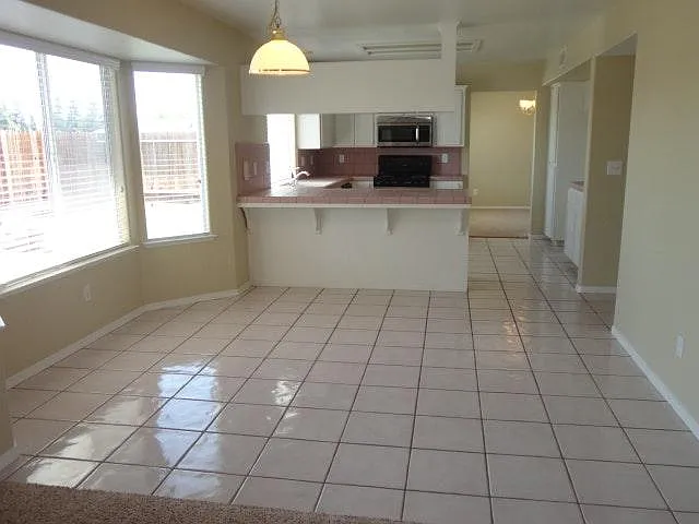 5551 W Menlo Ave — Photo 9