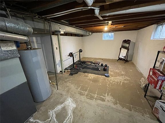 5th image of 15424 White Ave