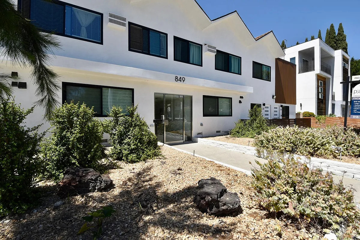 Building Photo - 849