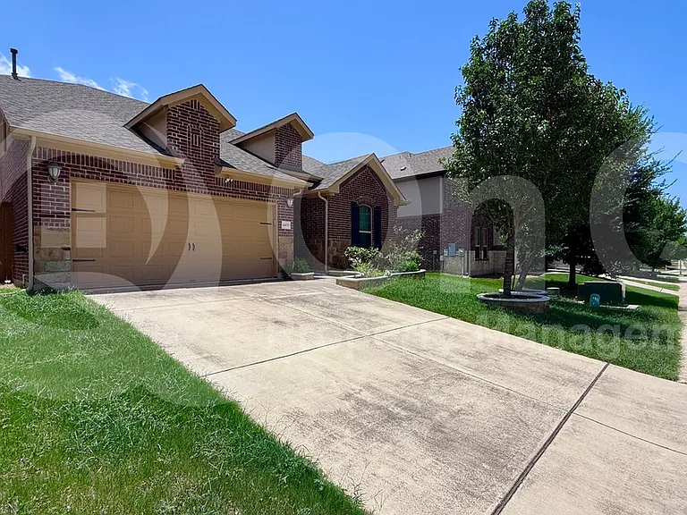 4400 Trinity Woods St — Photo 2
