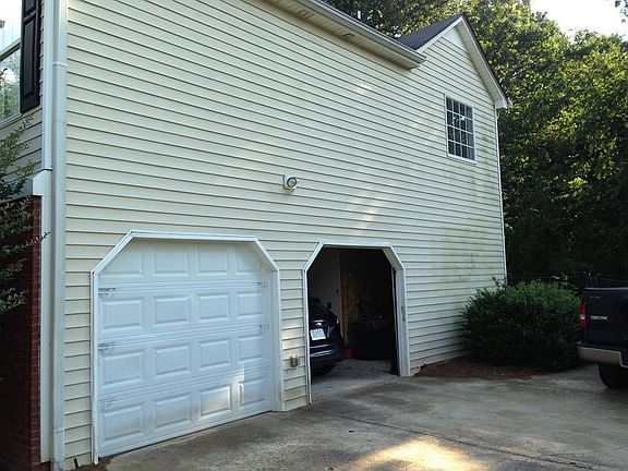Exterior Garage