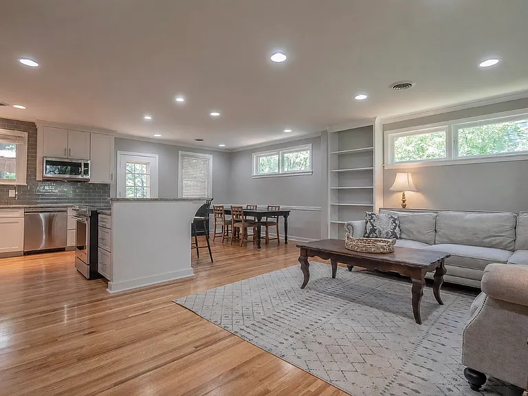 403 Blackman Rd — Photo 2