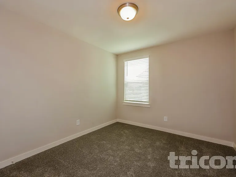 102 Rutland Ct — Photo 9